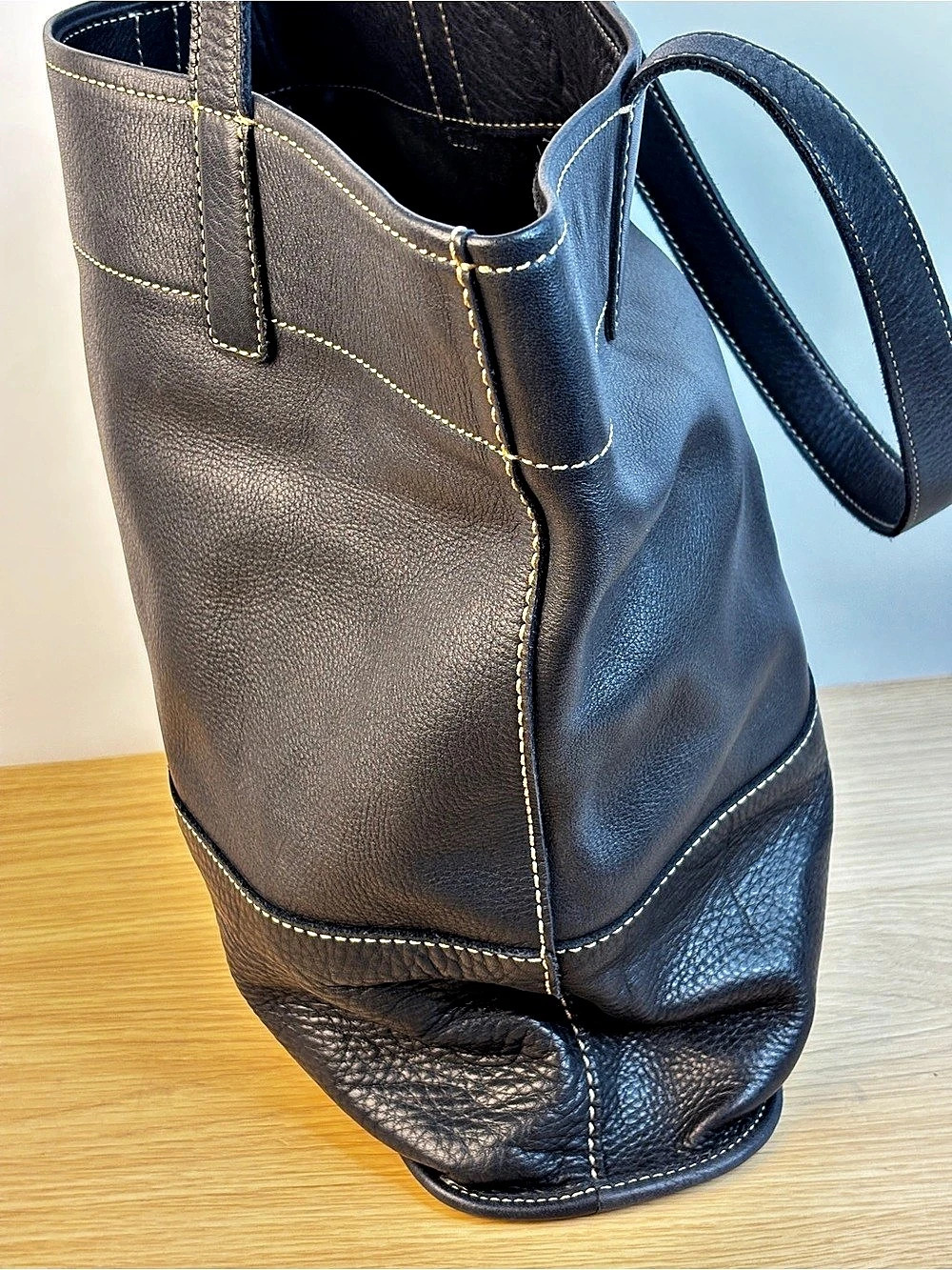 Frye Harvest Tote Black Leather NWT - Picture 4 of 11